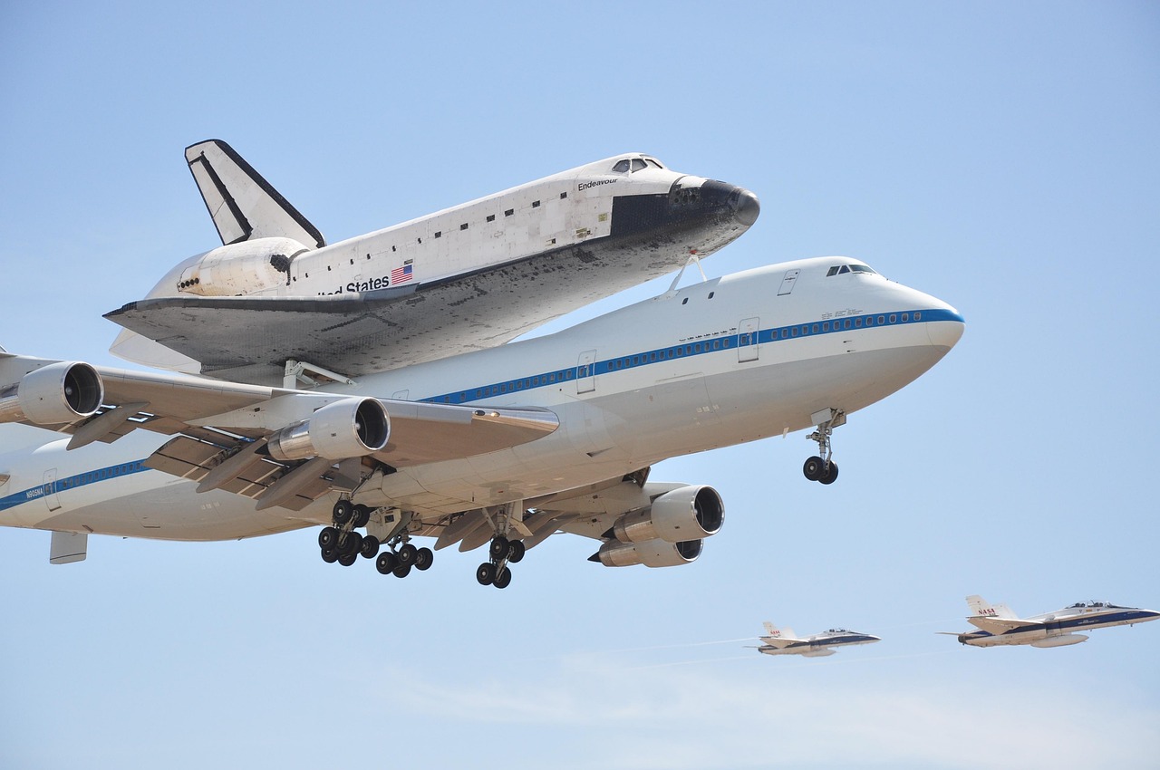 探索航空技術(shù)革新，最新飛機與未來展望